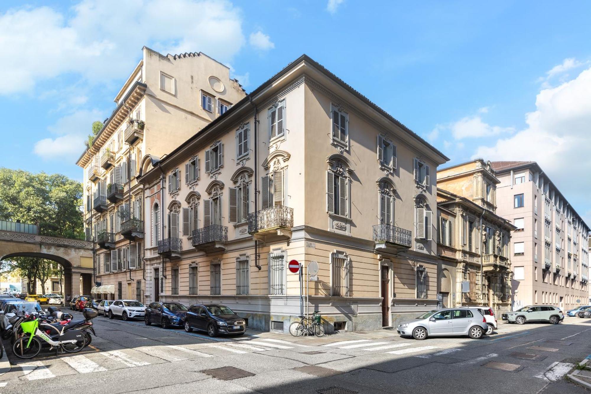 De Sonnaz A Apartment Turin